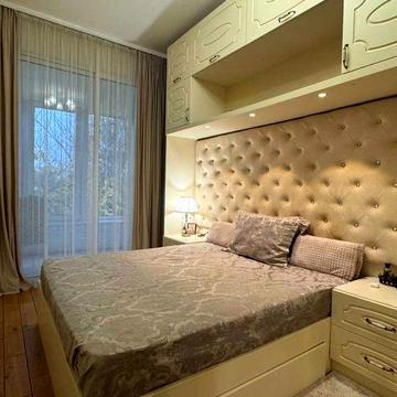 Продам 2 к. квартиру в кирпичном доме с ремонтом на пр. Адмиральский