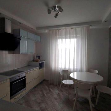 Оренда 2-кімнатної квартири 74 кв.м..Вул. Білицька, 18