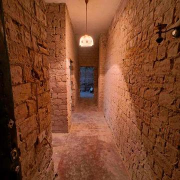 Унікальна 2-кімнатна квартира в історичному серці Подолу