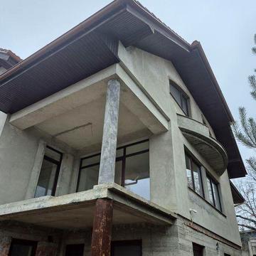 Продаж добротного будинку поруч центр міста.