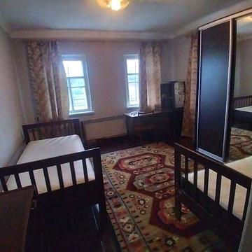 Оренда  пів. будинку 60м.кв. 2суміжні кімнати.  Алматинська. Господар.