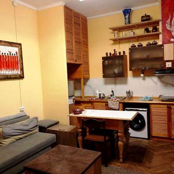 1-кім Грюнвальдська, 9   2/3ц 31 кв.м чудовий стан,  $56000 торг