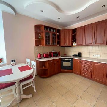 Миколи Бажана просп., 10