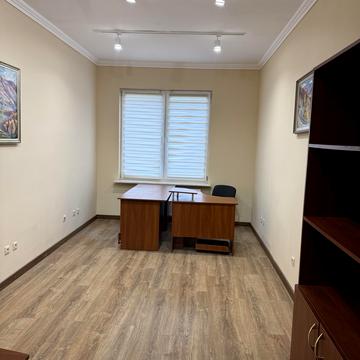 Героїв Крут вул., 2б