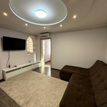 Миру вул., 30