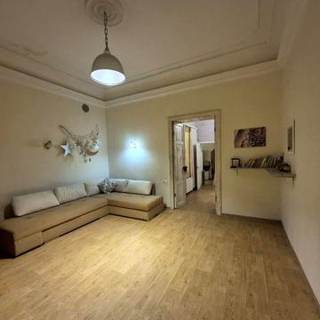 Базарна вул., 25