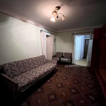 Тролейбусна вул., 12