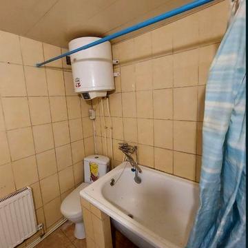 Здається 2 кімнатний будинок тихий центр світло не вимикають