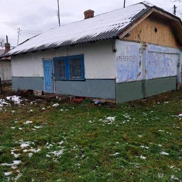 Продається стара хата в селі Тяпче під реконструкцію:газ,вода,світло
