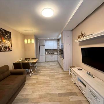 Вячеслава Чорновола просп. (), 16г