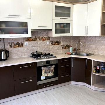 Угорська вул., 12