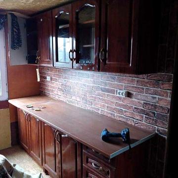 Здається другий поверх в приватному будинку в р-ні шкільної.