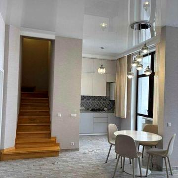 Ближній Центр. Новобуд. Дворівнева. Дизайн Ремонт. вул. Погулянка, 4.