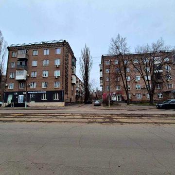 Продаю повнометражну сталінку на Соцмісті (Галатова, Соборності)