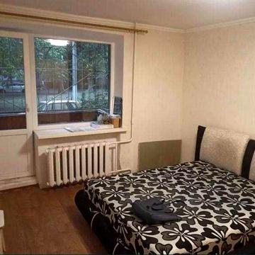 1-я квартира на Таирова, в кирпичном доме.