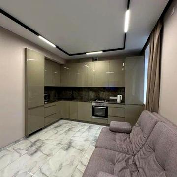 Продам ексклюзивну повністю укомплектовану квартиру в центрі міста.