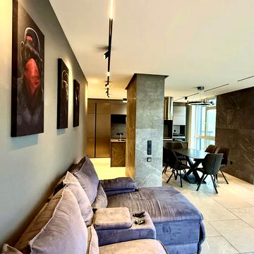 Джона Маккейна вул. (Івана Кудрі), 1-Б