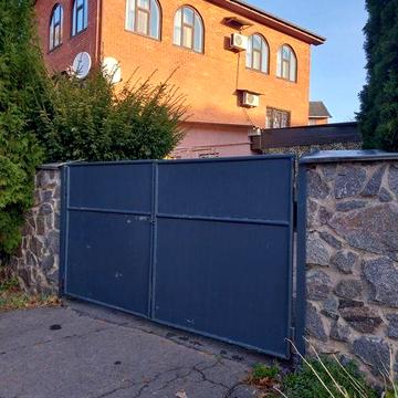 Полтава  Яр  Два поверхи з усіма зручн альтанка двір на 3 авт Власник