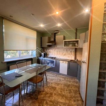 Продам велику 4-кім кв в центрі недалеко Нікольського