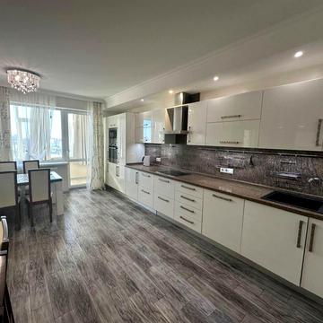 Ревуцького вул., 9