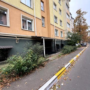 Мінеральна вул., 37