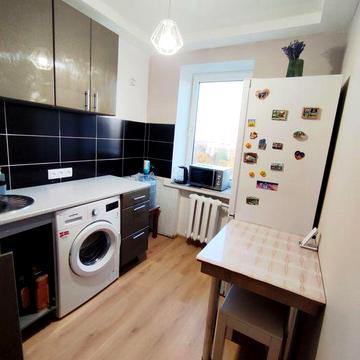 1кімнатна квартира з ремонтом меблями та технікою - 35000 Дол США