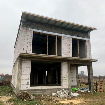 Будинок на стадії будівництва