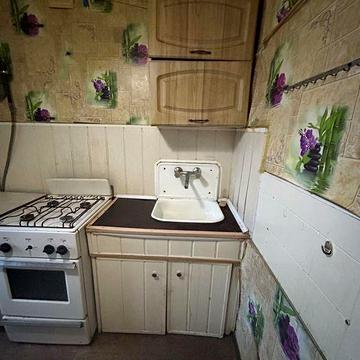 Оренда на Зарічному, малосімейка по Десантній, тільки світло, вода газ