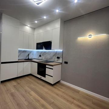 Однокімнатна квартира з ремонтом і великим балконом в Кадорр Сіті