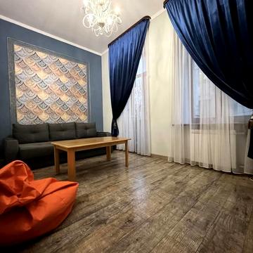 Набережно-Хрещатицька вул., 7