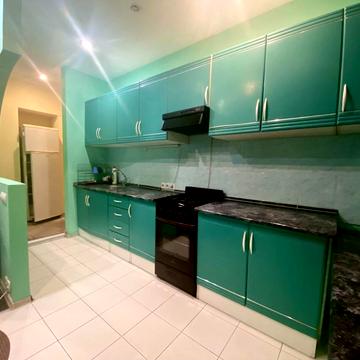 Велика Васильківська вул. (Червоноармійська), 122