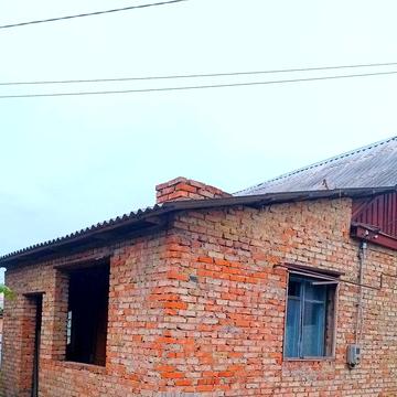 Півдома з участком