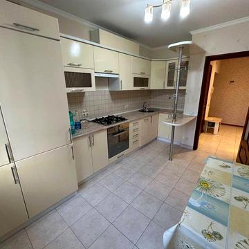 Продаж великої 3к кв. вул. Хоткевича 44Д