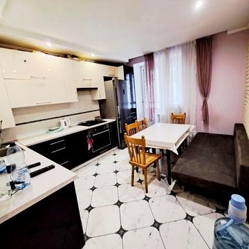 Академіка Лебедєва вул., 1/5