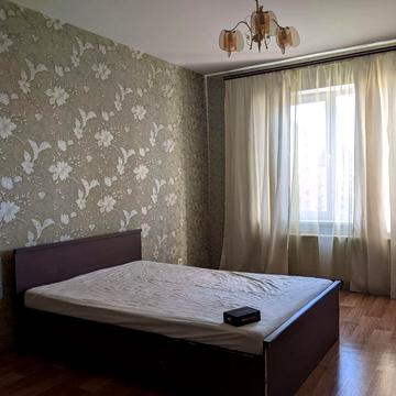 Академіка Корольова вул., 72