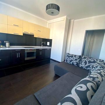 Анни Ахматової вул., 46