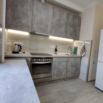 Миколи Ушакова вул., 16