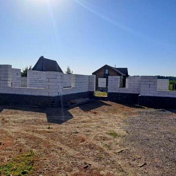 Частково збудований будинок з адресою,поряд  р.Здвиж, ліс,с.Завалівка