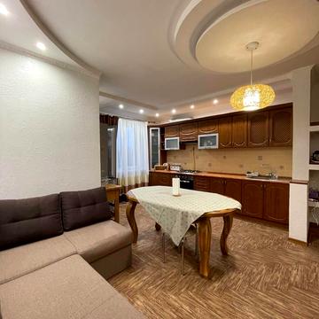 Пасічна вул., 173