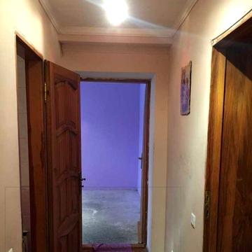 Продаж 2 км.квартири, центральне опалення та колонка на гарячу воду.