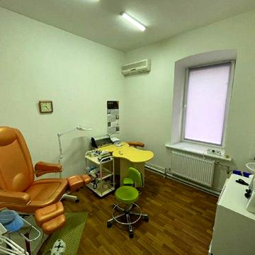 Левка Лукяненка вул. (Василя Жуковського), 1