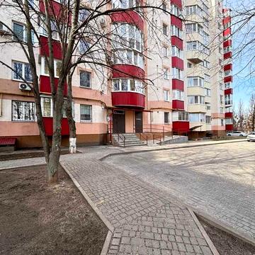 Героїв України вул., 4