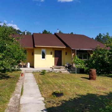 Будинок з опаленням, грубка, погріб, басейн, баня, альтанка з гостьови