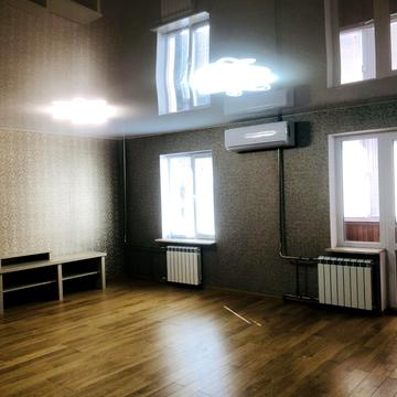 Анни Ахматової вул., 11