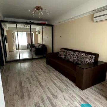 Петра Калнишевського вул. (Михайла Майорова), 1