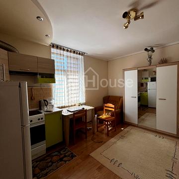 Олександра Оглоблина вул., 19