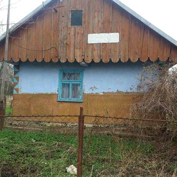 Продам будинок в летні в будинку є газ світло вода поруч садочок