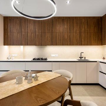 Угорська вул., 12