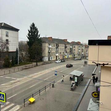 Продаж 2 кімнатної квартири поблизу озера