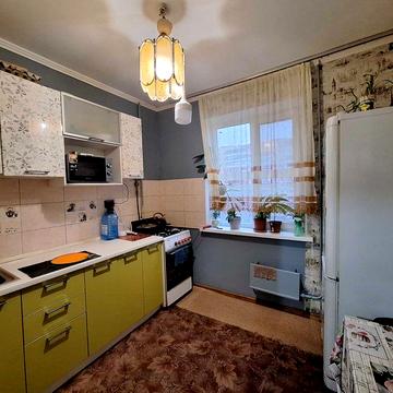 Продам РОЗДІЛЬНУ 3 кв, Петра Панча, метро Мінська 15 хв